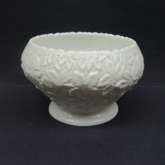 Westmoreland Milk Glass MAPLE LEAF BRAMBLE 8 Inch Footed Cupped Console Bowl - Picture 1 of 4